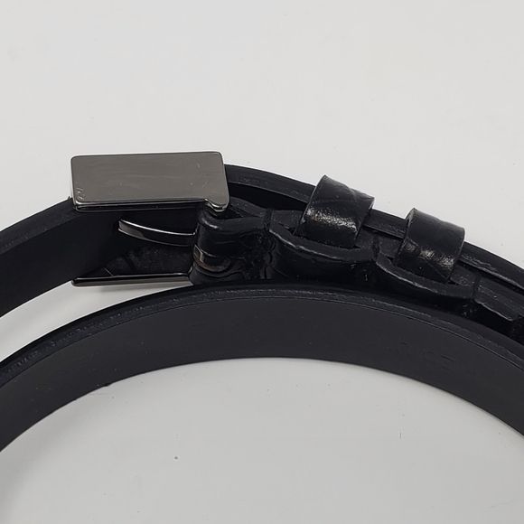 NINE WEST EMBOSSED LEATHER BELT SILVER TONE BUCKLE WOMEN SIZE MEDIUM ITALIAN - Picture 4 of 16